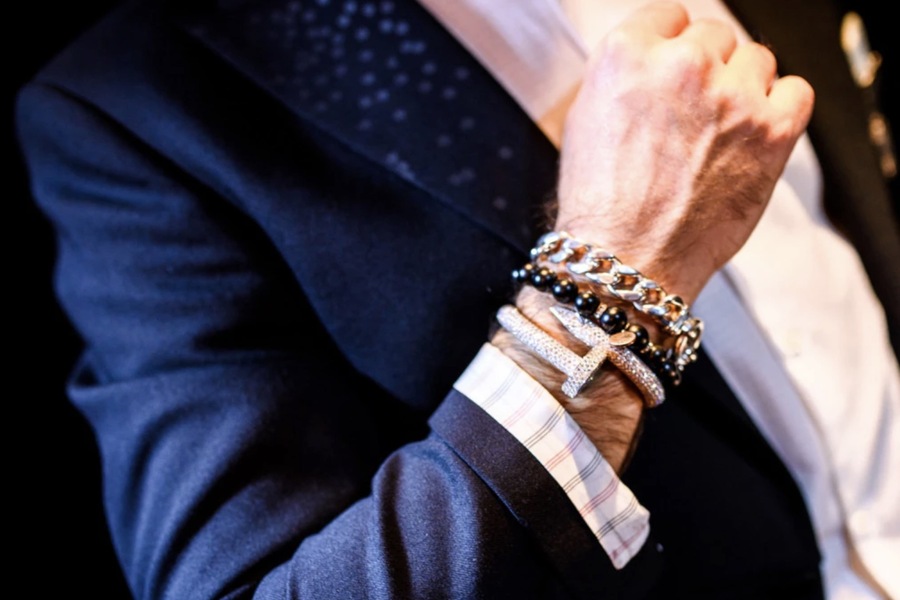 Custom Gold Jewelry for Men: A Guide to Personalization